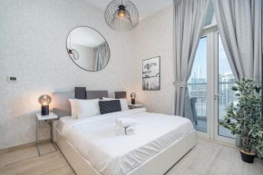 Instaworthy 2-Bedroom Escape near Beach at Studio One in Dubai Marina